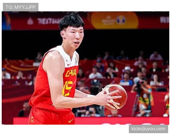 看到周琦走出球馆被几辆豪车迎接，我差点忘了这是场篮球赛